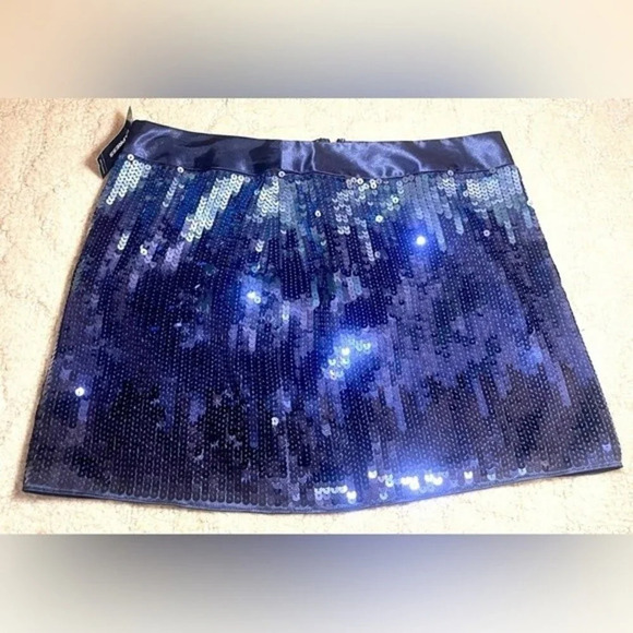 Express Design Studio Blue Sequin Skirt Size 6 Zip up side. New with Tags - Picture 3 of 5